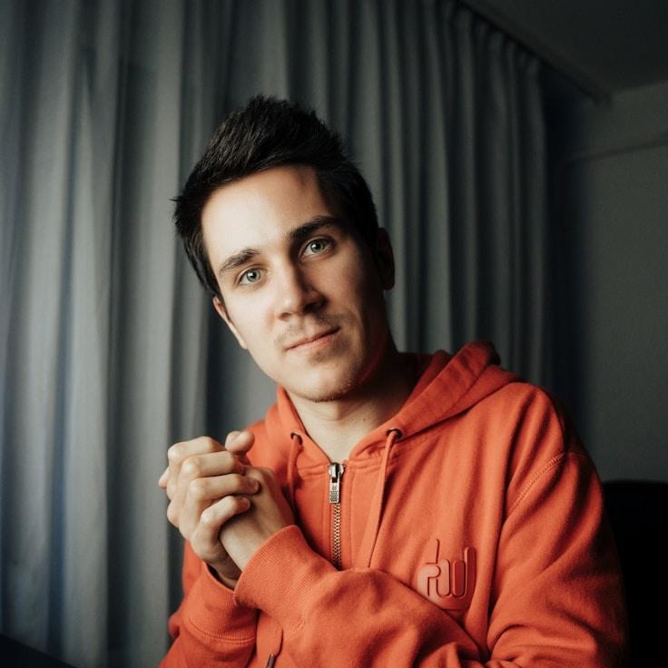 Portrait of Nova Cariddi, group coordinator and fusion cooking expert